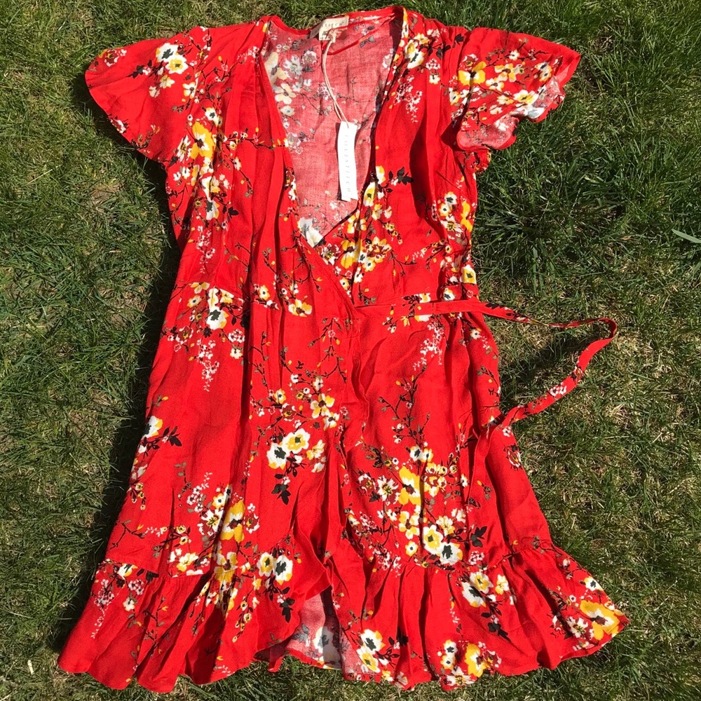 Love stitch Vivi size medium red wrap dress. NWT